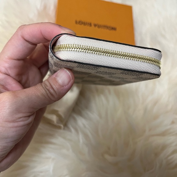 COPY - Authentic Louis Vuitton 2018 Christmas Animation Zippy compact wallet - Picture 8 of 13